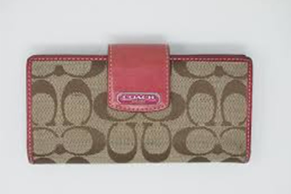 コーチcoach  財布 偽物 見分け 方