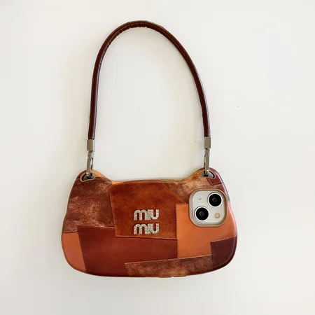 Miumiu-ミュウミュウ iphone17/iphone17 pro/iphone17 pro max/17air スマホケース