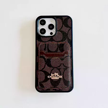 iPhoneシリーズ：iPhone 7～iPhone 16 Pro Max、Samsung Galaxyシリーズ：S10～S24 Ultra。上質な本革（オリジナルレザー）を使用し、高級感と耐久性を兼ね備えています。前面には「COACH」のブランドロゴが大胆にプリントされ、クラシックなスタイルを際立たせています。