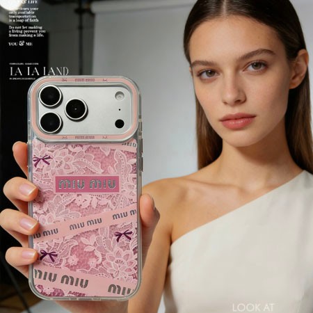 iphone18 ケース ミュウミュウ 風 miumiu スマホケース おしゃれ 芸能人 耐衝撃