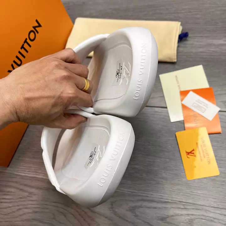 高品質ゴム使用偽物サンダル