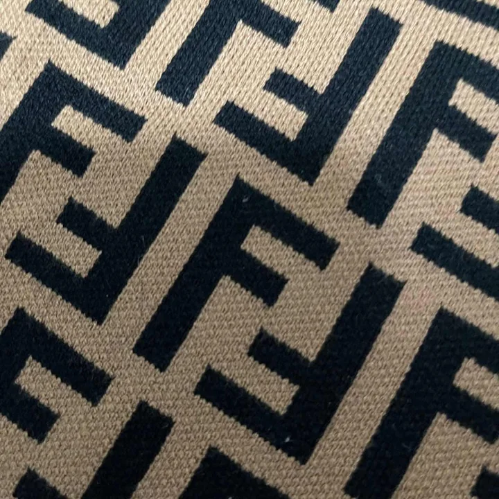 タイトフィット長袖セーターデザイン