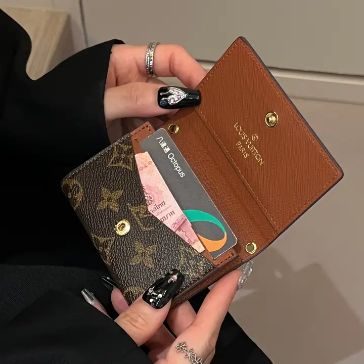 小銭入れ付き斜め掛け可能