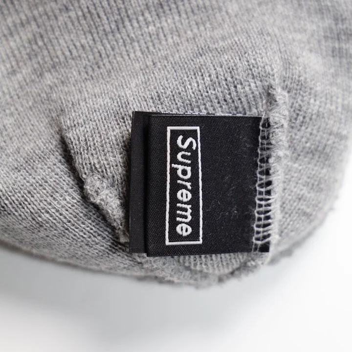 Supreme ビーニー クロス ロゴ ストリート