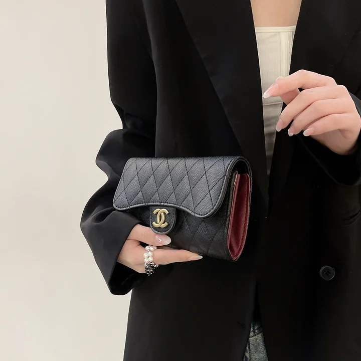 CHANEL ショルダーバッグ 実用型 収納力 おすすめ