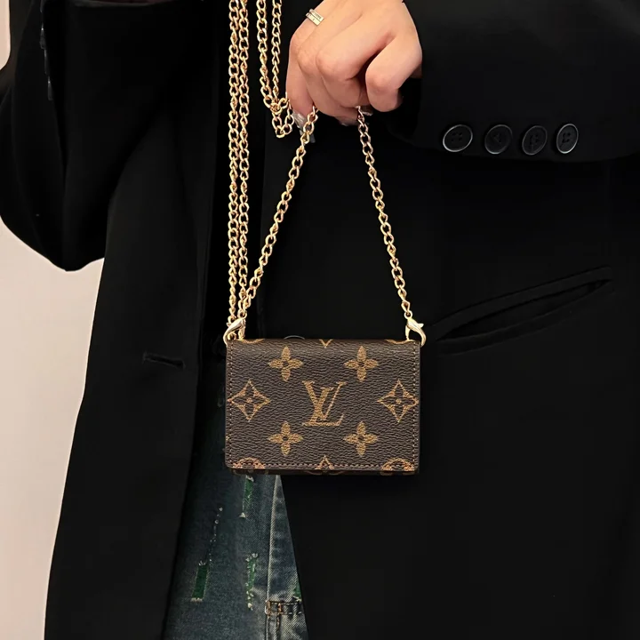 チェーン付きカードケース偽物