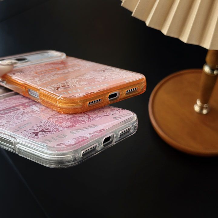 iphone17 pro ケース ミュウミュウ 風 miumiu スマホケース おしゃれ 芸能人 傷防止