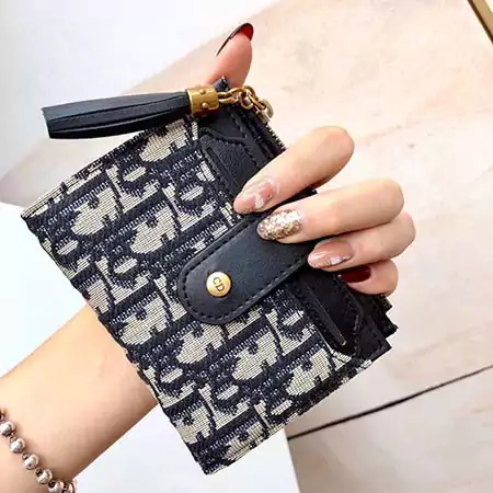 ディオールの人気財布5選の