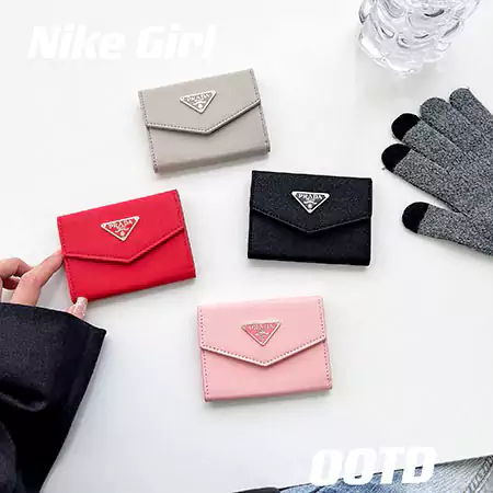 プラダ 三角ロゴ エンベロップ型 コンパクト財布