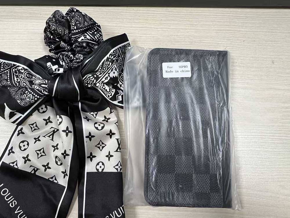 iphone16e ケース  ルイヴィトン 風  LV ブランド 手帳型 スマホケース