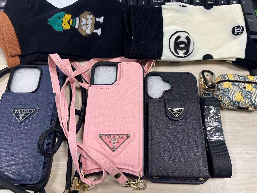 iphone16/16 pro  カード 収納 背面 ケース プラダ 風  prada ハイブランド スマホケース