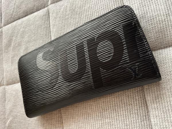 シュプリーム ヴィトン 財布 ファスナー開閉式